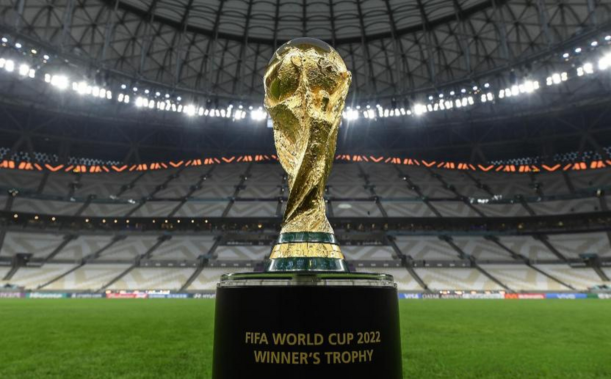 冲首冠遭重创！马内破门后踩踏对手腹部染红 40岁C罗摊手+欲哭无泪